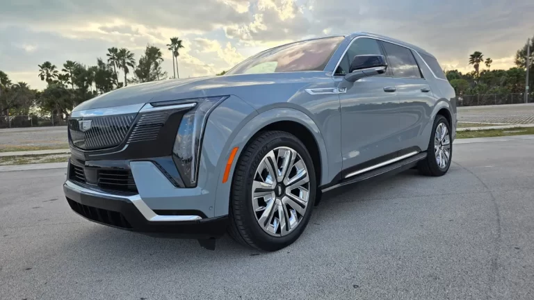 Cadillac Escalade IQL AWD-Premium Luxury 2026 – Nacho Autos