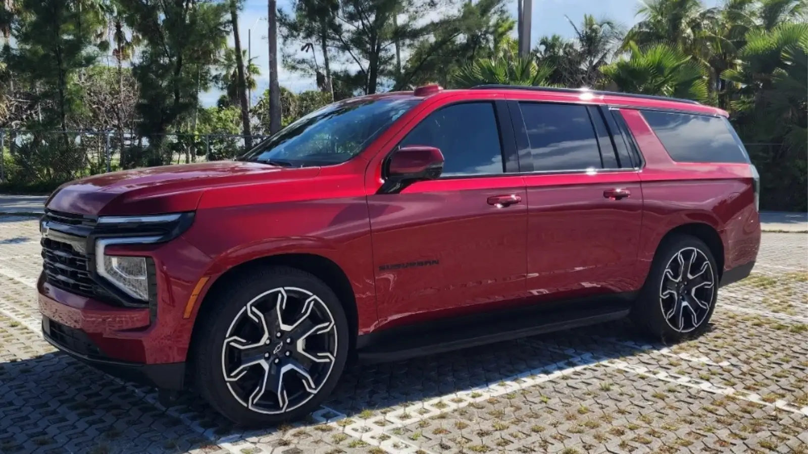 Chevrolet Suburban RST 2025