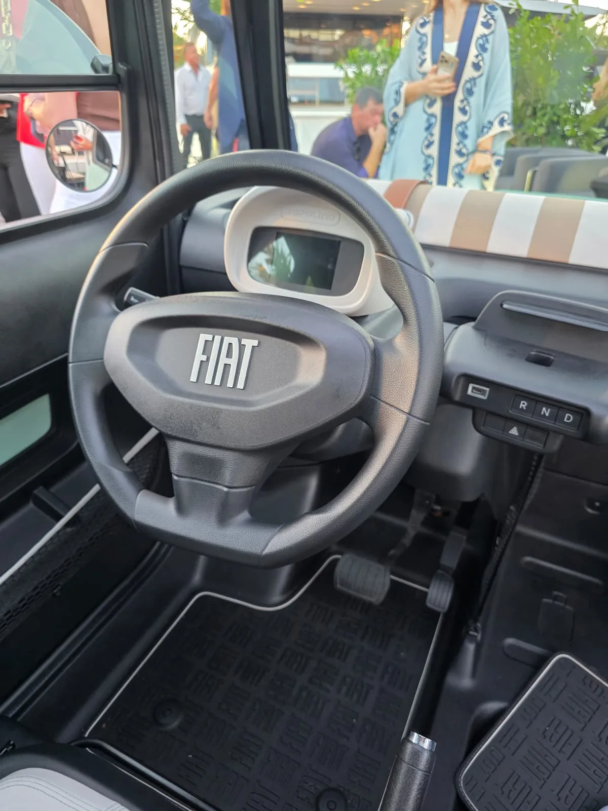 Fiat Topolino 2026 - Cabina, volante y tablero